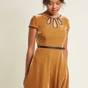Tri-Keyhole A-Line Dress in Gold in L